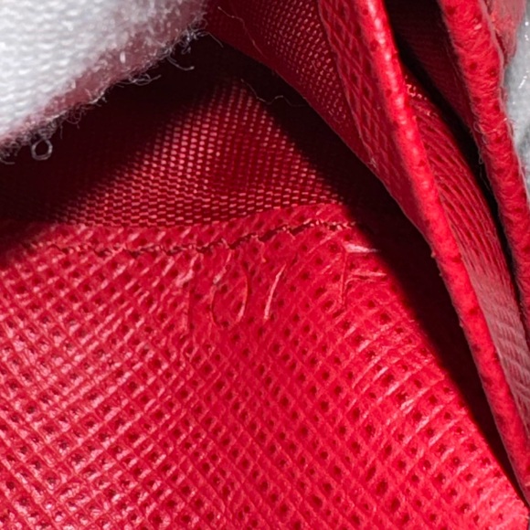 EUC✨PRADA Limited Edition Bifold Saffiano Wallet - Picture 4 of 15